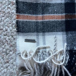 Eddie Bauer scarf